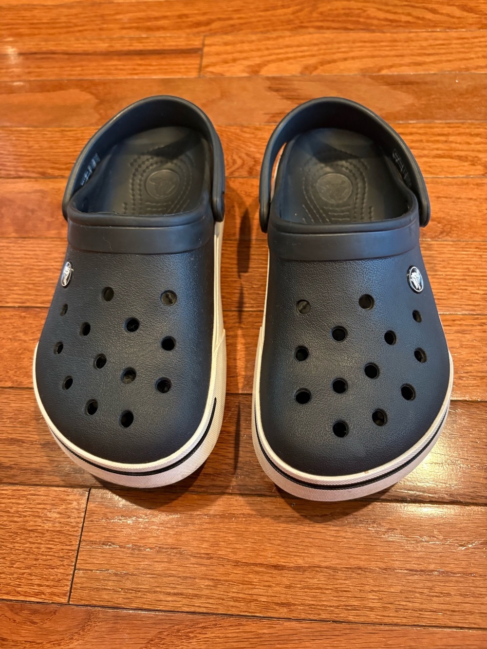 Crocs crocband navy and white slip on shoes. Men’s size 6. Women’s size 7